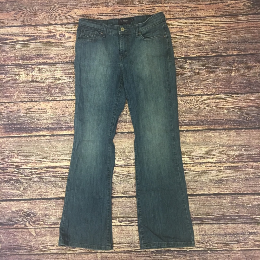Levi’s Sz 6/28 Demi Curve Boot Cut Jeans